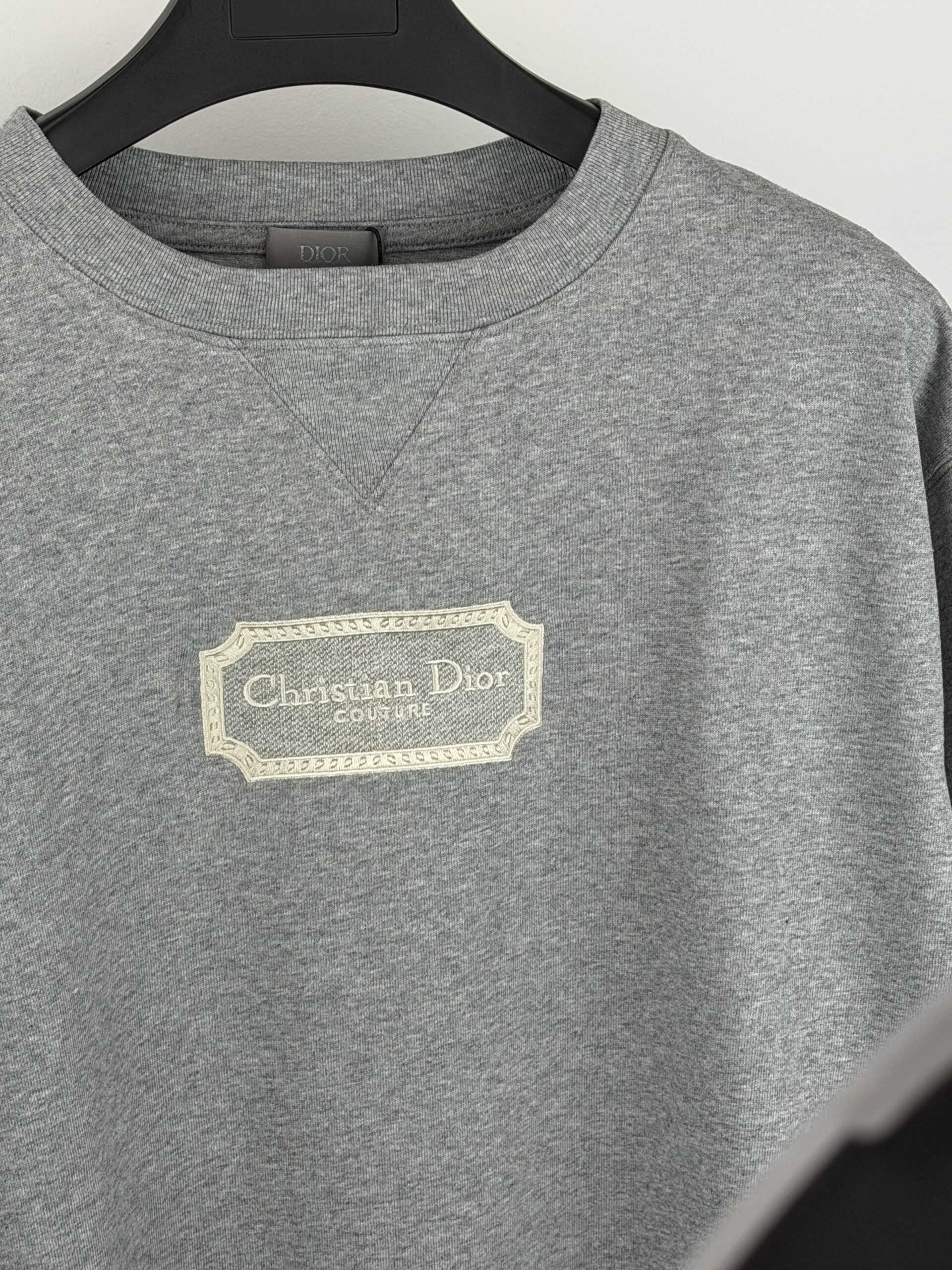 DIOR PLACA BROID BROKEN GRAY - Imagen 3