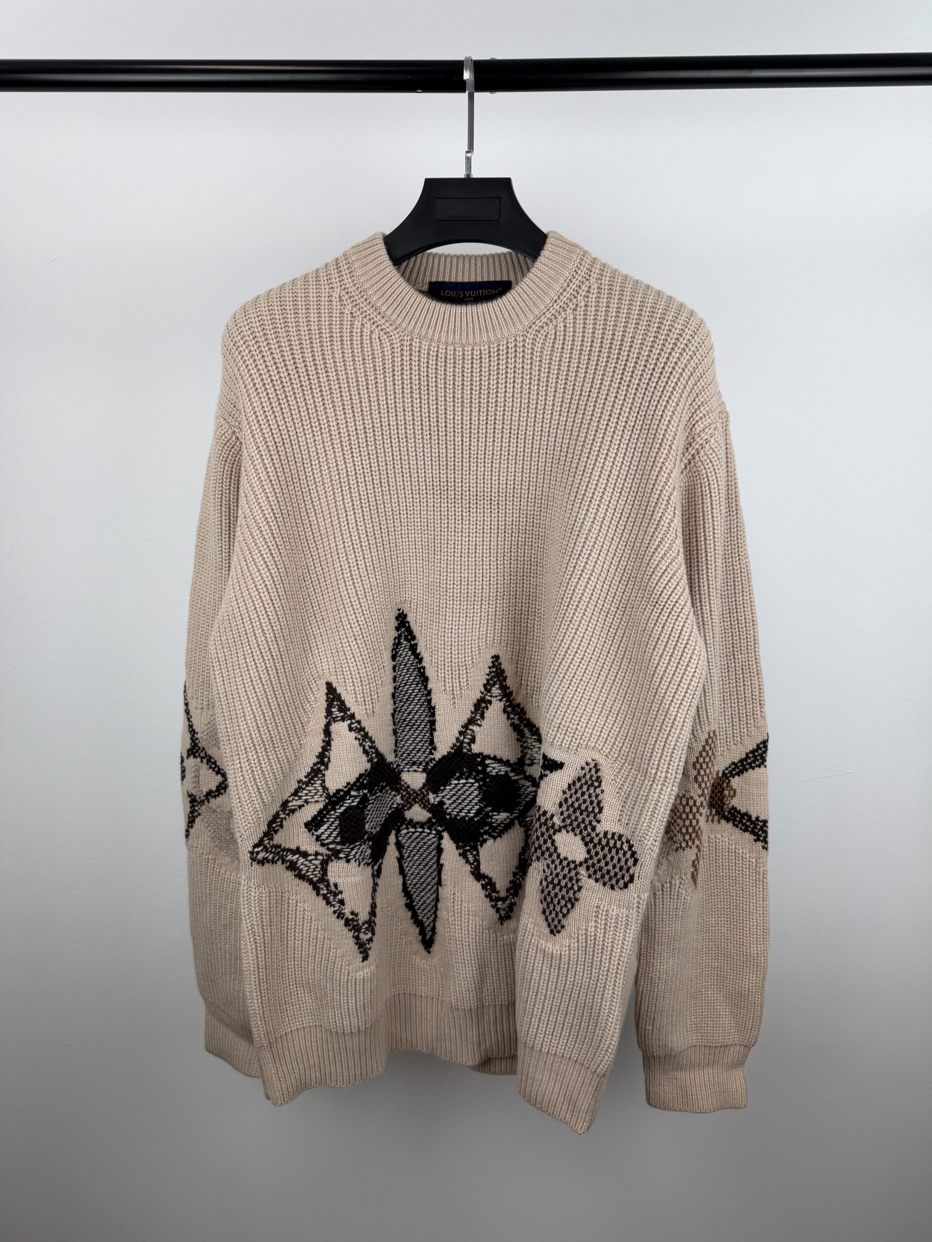 LV KNITTED SWEATER WITH GRAPHICS