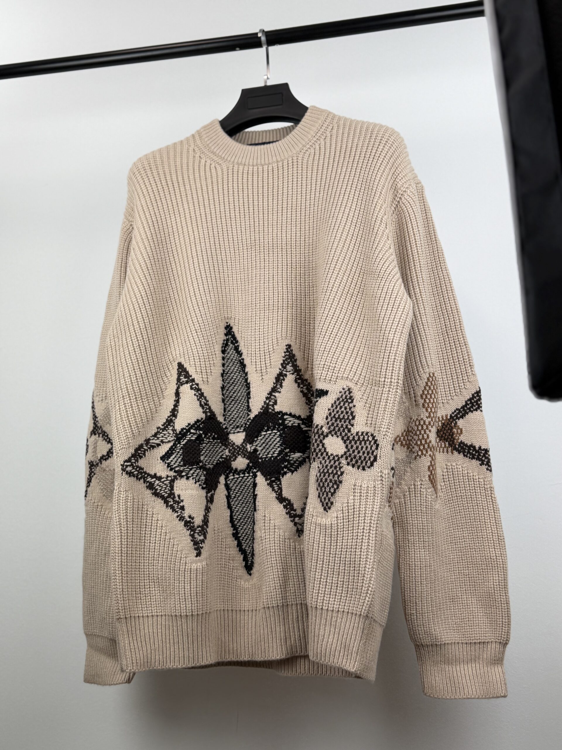 LV KNITTED SWEATER WITH GRAPHICS - Imagen 3