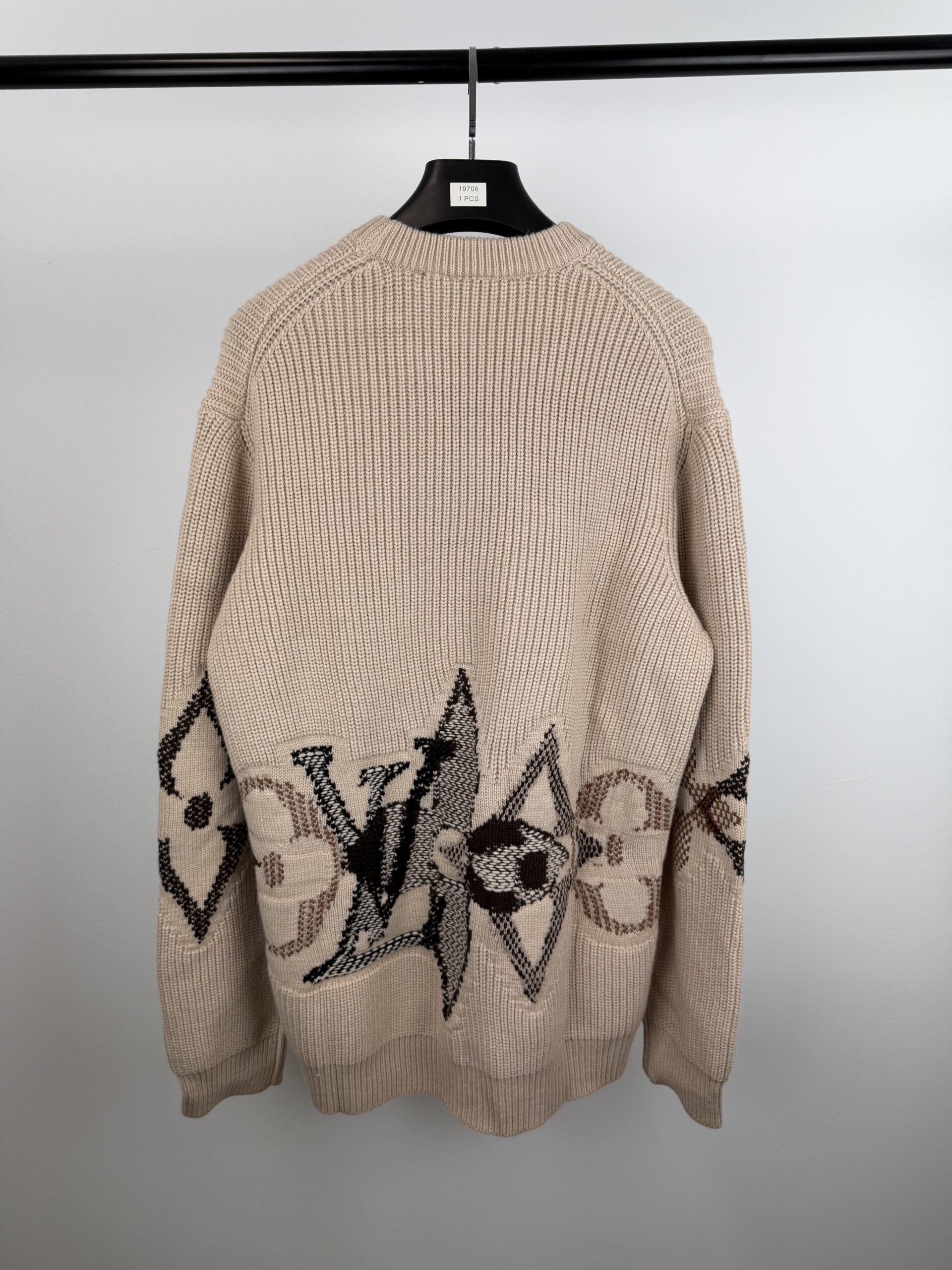 LV KNITTED SWEATER WITH GRAPHICS - Imagen 2